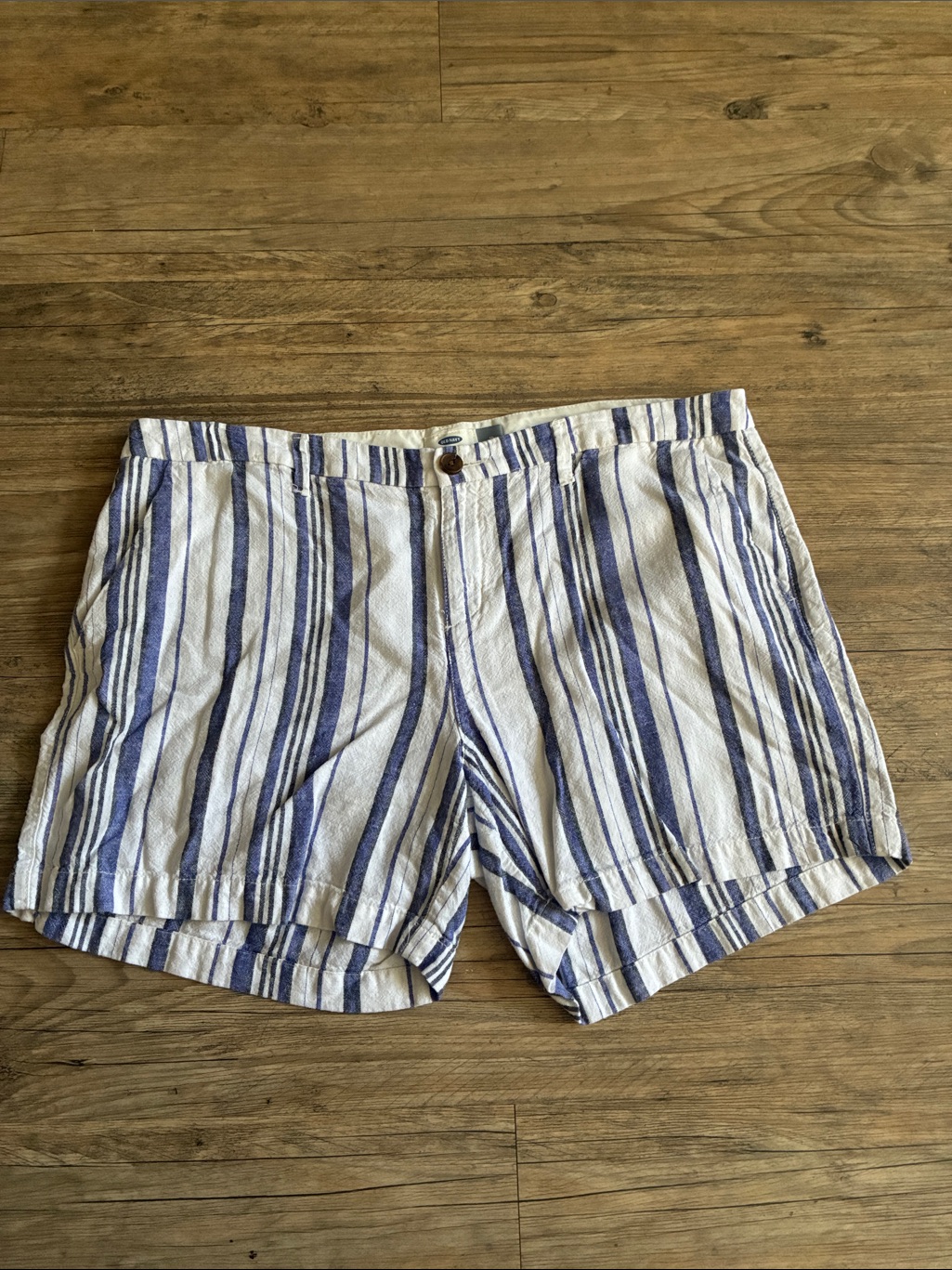 Old Navy White And Blue Striped Women’s Shorts